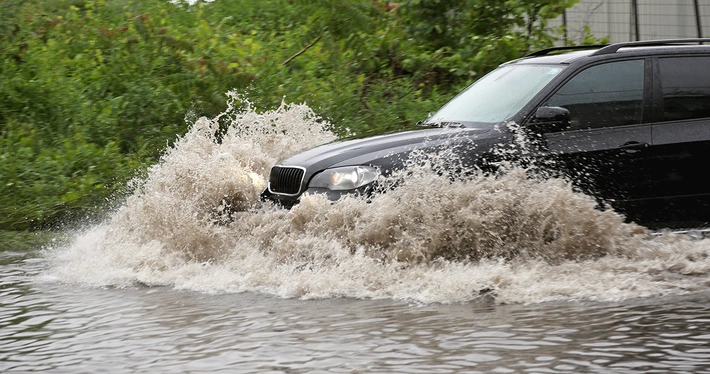 Image of Aquaplaning Explained: Why It Happens & How to Stop It