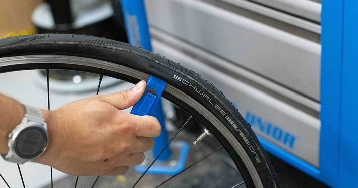 Image of How and When to Use a Tyre Lever