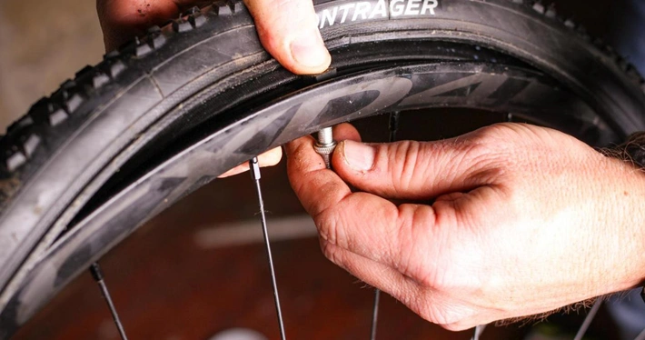 Image of Tips for Replacing Tubeless Bike Tyres – Easy Guide