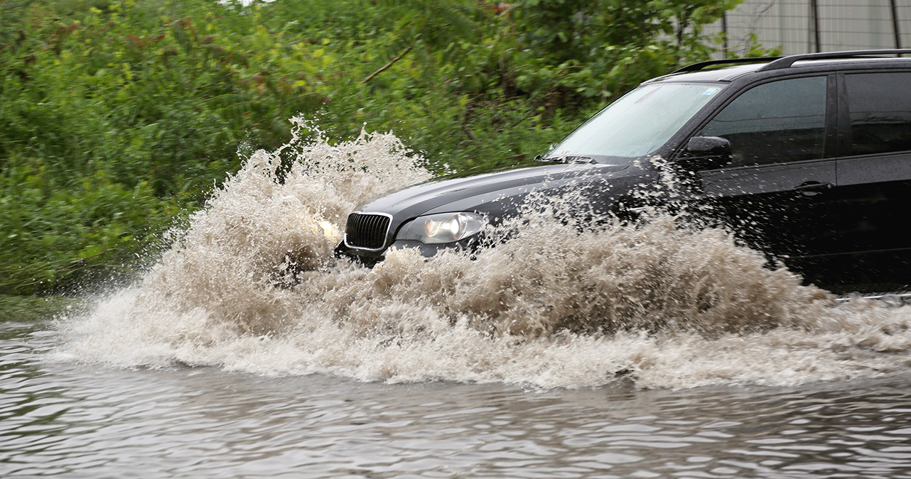 Image of Aquaplaning Explained: Why It Happens & How to Stop It