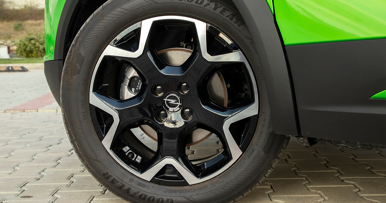 Image of Front vs Rear Tyres: Do You Need Different Ones?